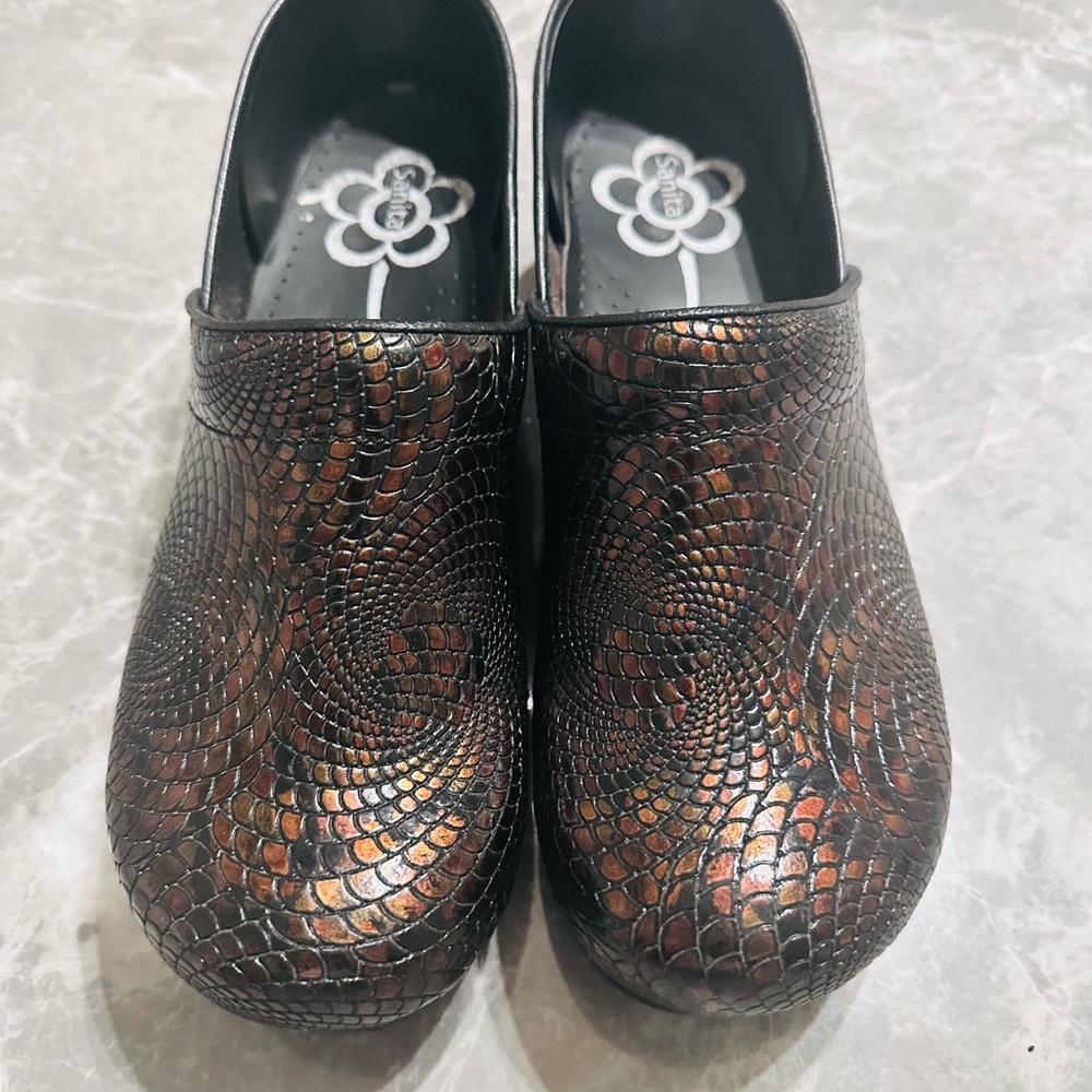 Sanita Women 10.5-11/42 Clog Embossed Patent Leather Brown Nursing Professional